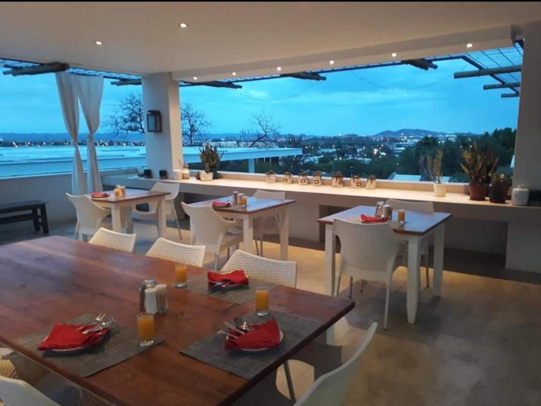 Villa Vista Guesthouse, Windhoek, Namibia מראה חיצוני תמונה